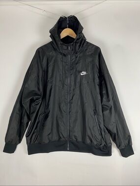 Men’s XXL Nike Sports Classic Windrunner Jacket Black DA0001 010